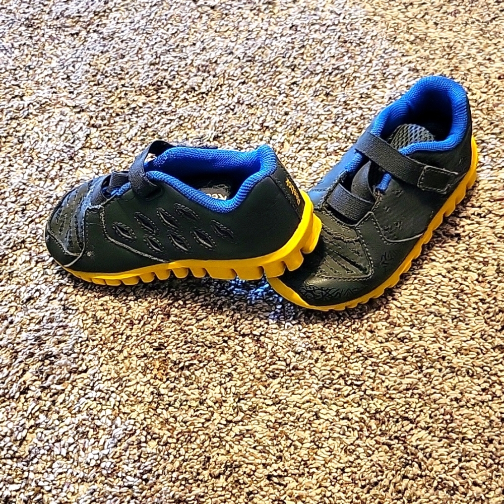 Size 7 toddler Reebok shoes